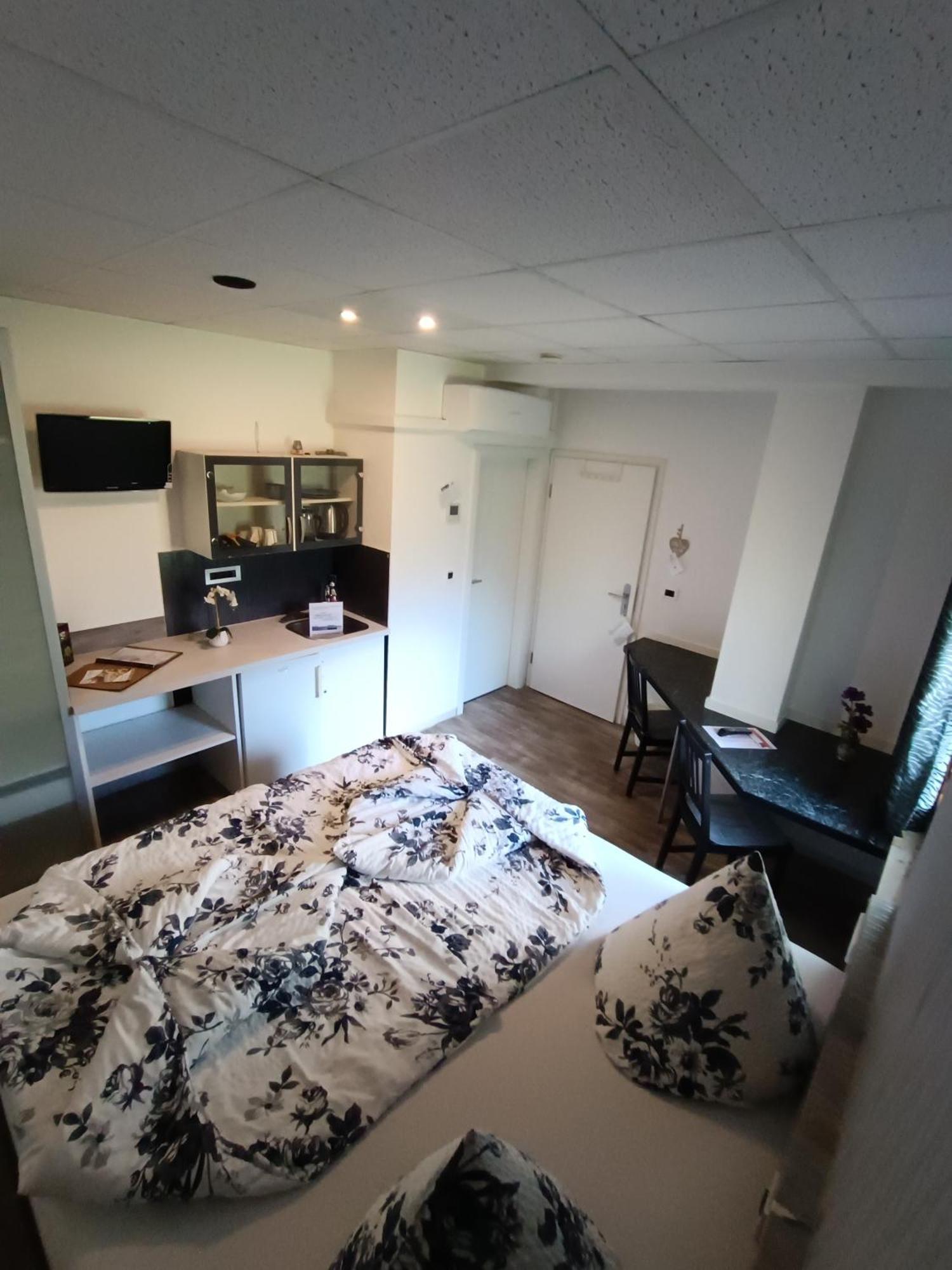 Boardinghouse Sinsheim Zentral Am Burgplatzホステル エクステリア 写真