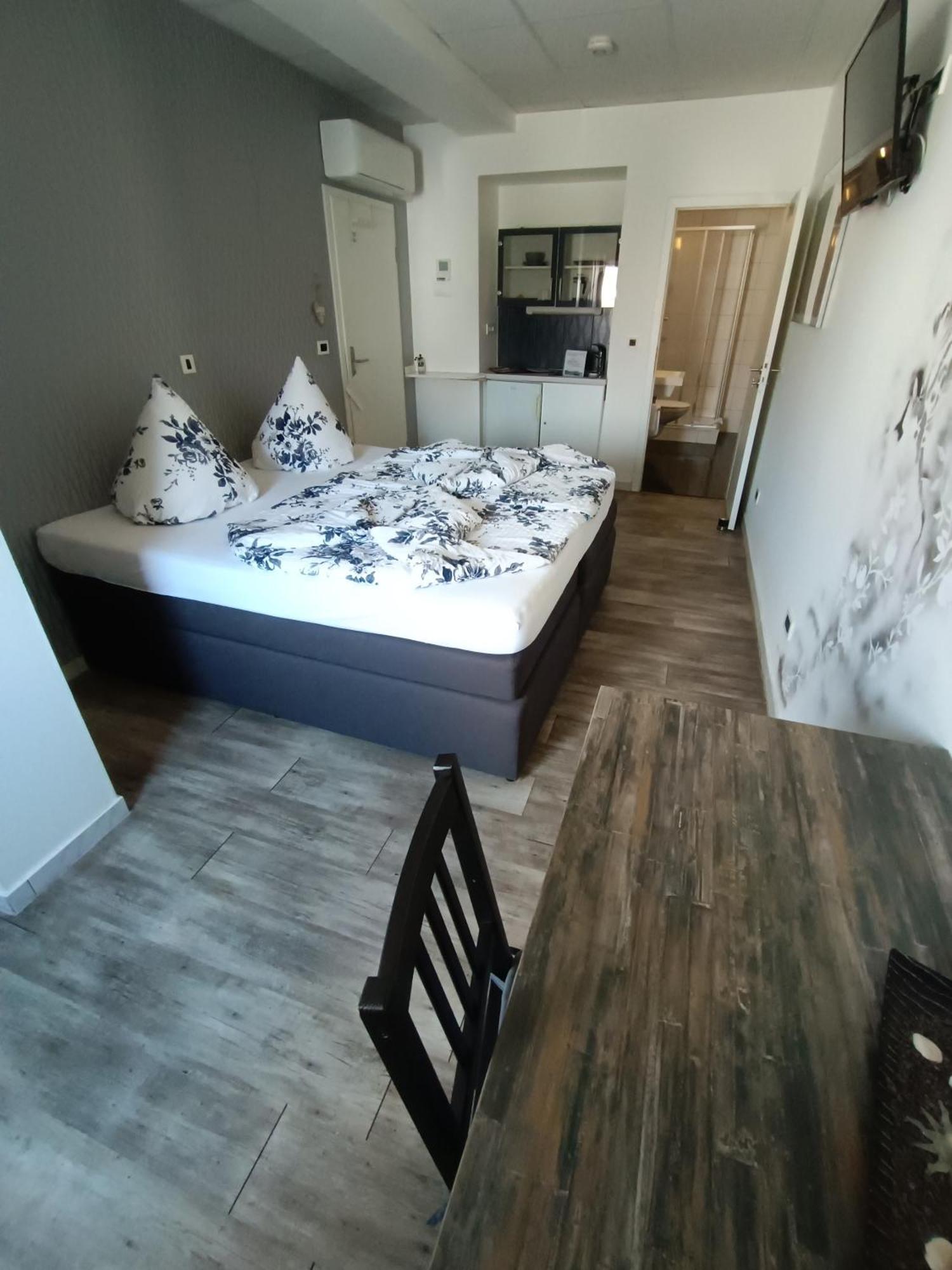 Boardinghouse Sinsheim Zentral Am Burgplatzホステル エクステリア 写真